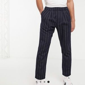 Crop pleated pants
